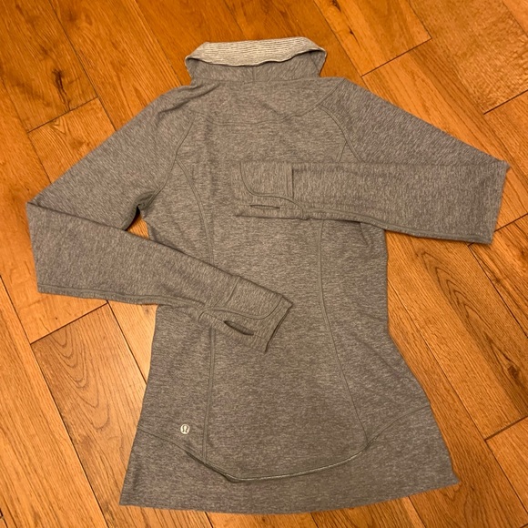 Lululemon Think Fast Pullover - Picture 4 of 7